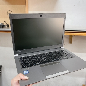 Laptop TOSHIBA DYNABOOK R63/D (i5 gen 6/ Ram 8g/ SSD 256/ Màn hình 13.5